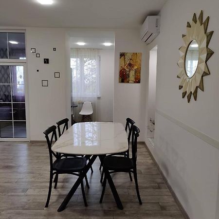 יירבאן Modern Apartment In The Center With The View Of The Majestic Ararat מראה חיצוני תמונה