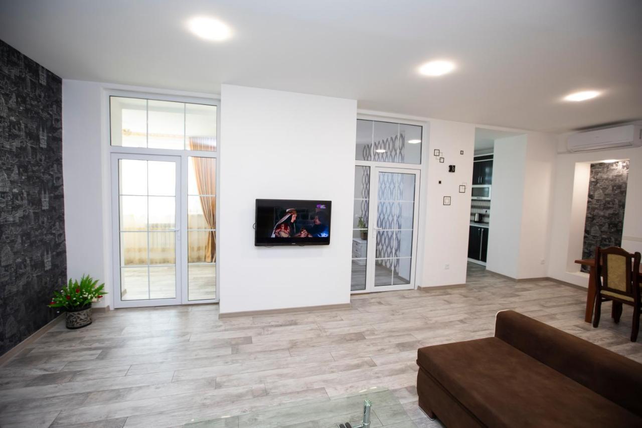 יירבאן Modern Apartment In The Center With The View Of The Majestic Ararat מראה חיצוני תמונה