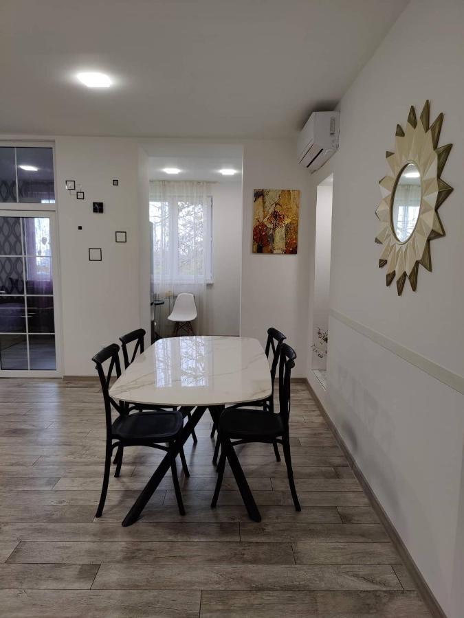 יירבאן Modern Apartment In The Center With The View Of The Majestic Ararat מראה חיצוני תמונה