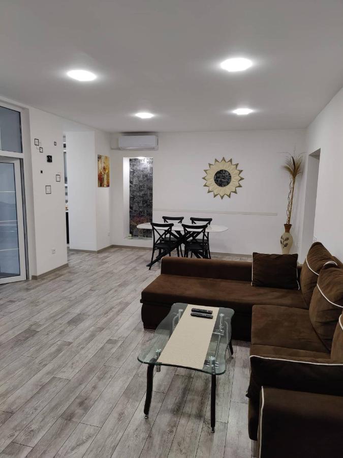 יירבאן Modern Apartment In The Center With The View Of The Majestic Ararat מראה חיצוני תמונה
