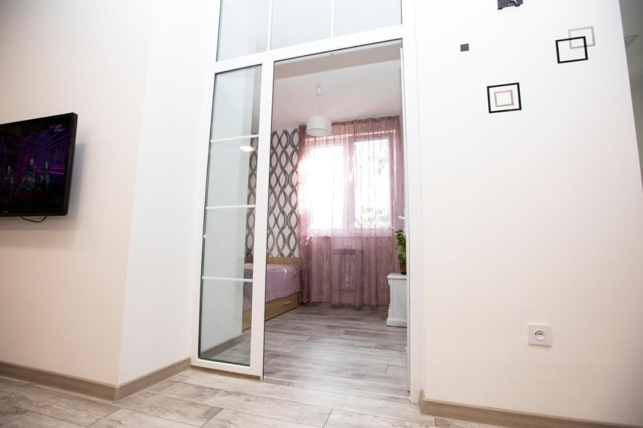 יירבאן Modern Apartment In The Center With The View Of The Majestic Ararat מראה חיצוני תמונה